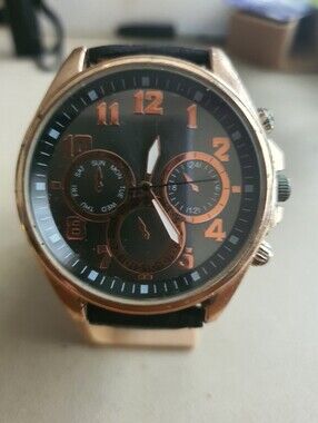10/$20 Goldtone/Black Leather Men's Watch